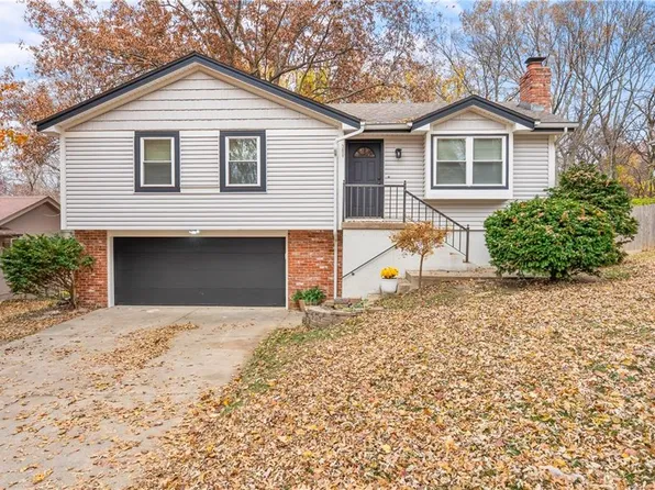 309 SE Shamrock Ln, Blue Springs, MO 64014