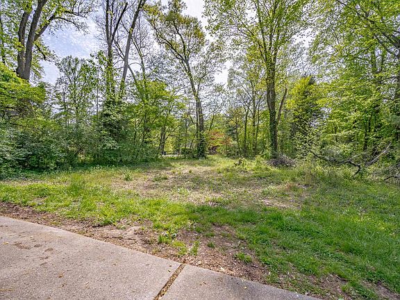 5th image of 1011 E Boonville New Harmony Rd