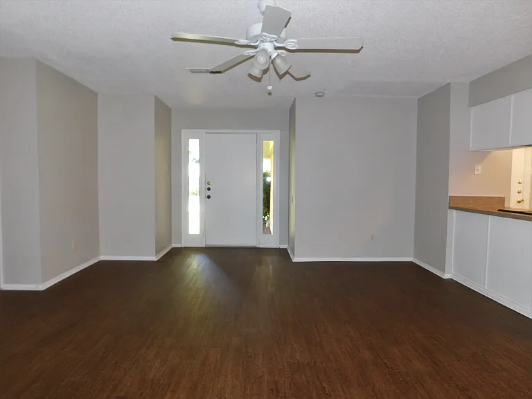 1401 Noble St — Photo 6
