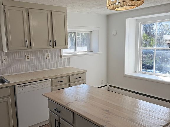 4th image of 3656 Main St #3