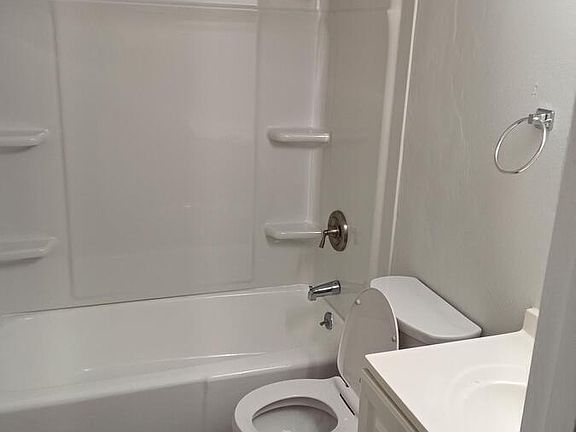5th image of 817 E Washington St APT 7