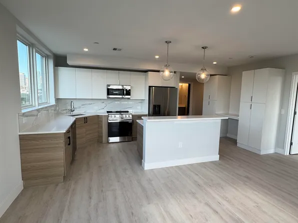 40 Center Street image 5 of 28