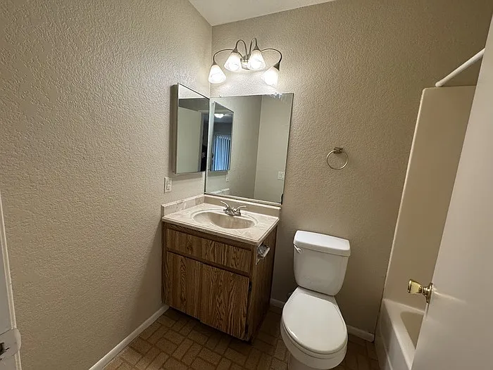 311 W Pontiac Dr — Photo 13