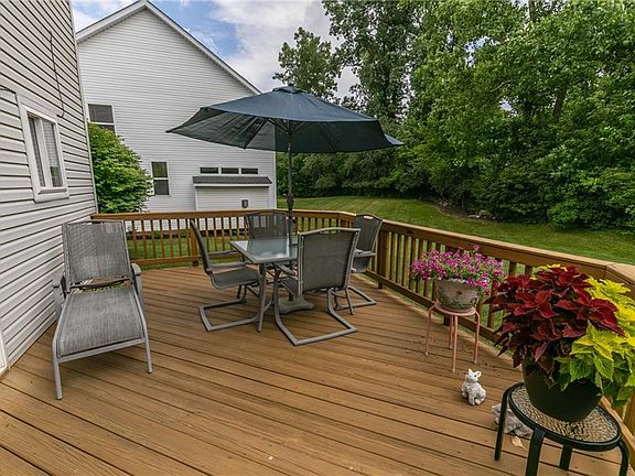 3rd image of 1315 Fieldstone Ct