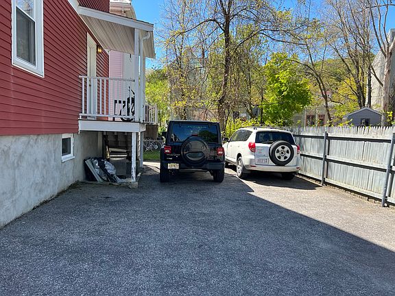 5th image of 20 Fairbanks St