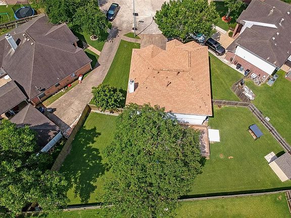 5th image of 602 Oak Berry Dr