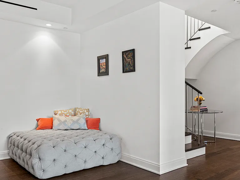 61 5th Ave #2 — Photo 8