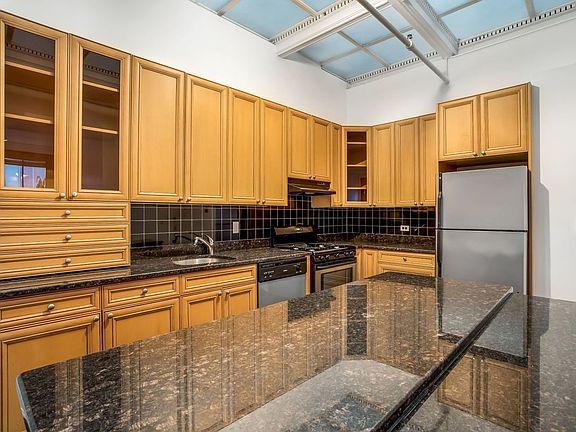 4th image of 101 W 18th St APT 5E