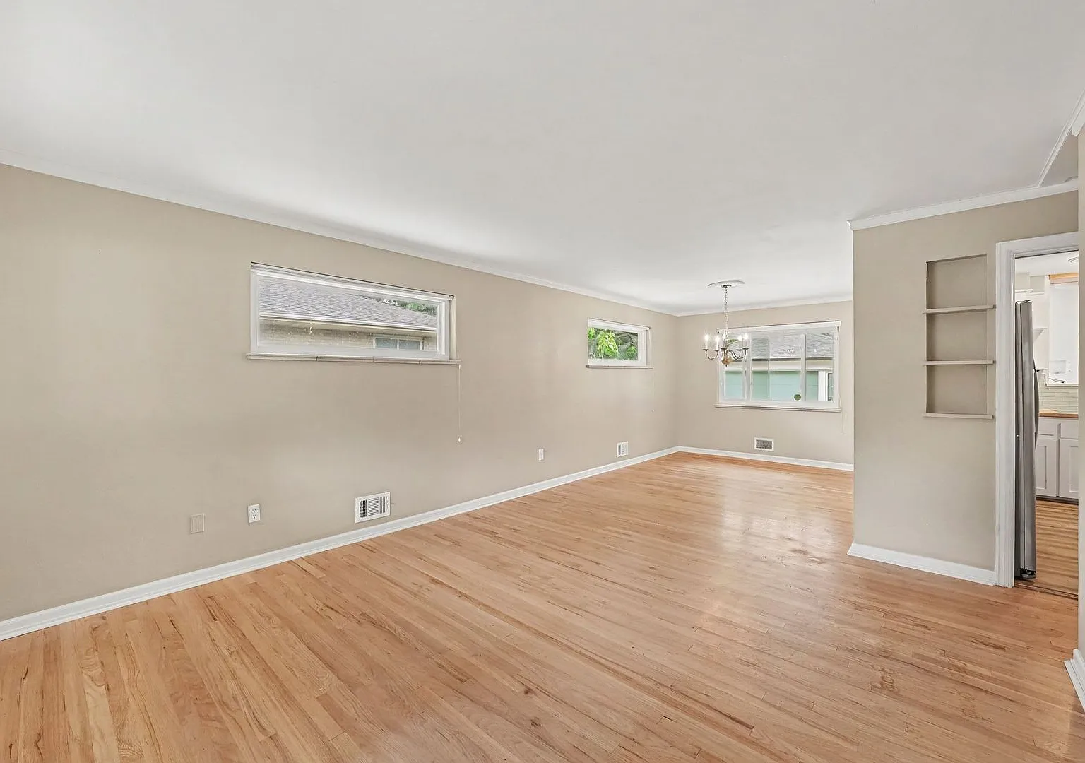 Spacious 4-Bedroom Home with Finished Basement & Secure Backyard — Photo 3