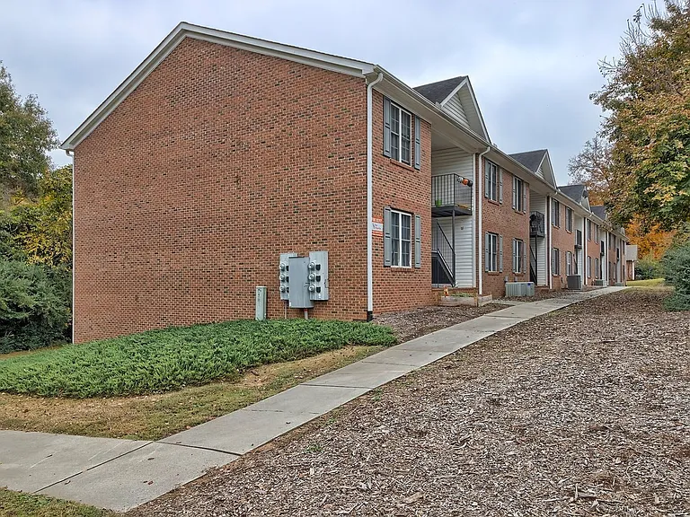 College Town Place — Photo 3