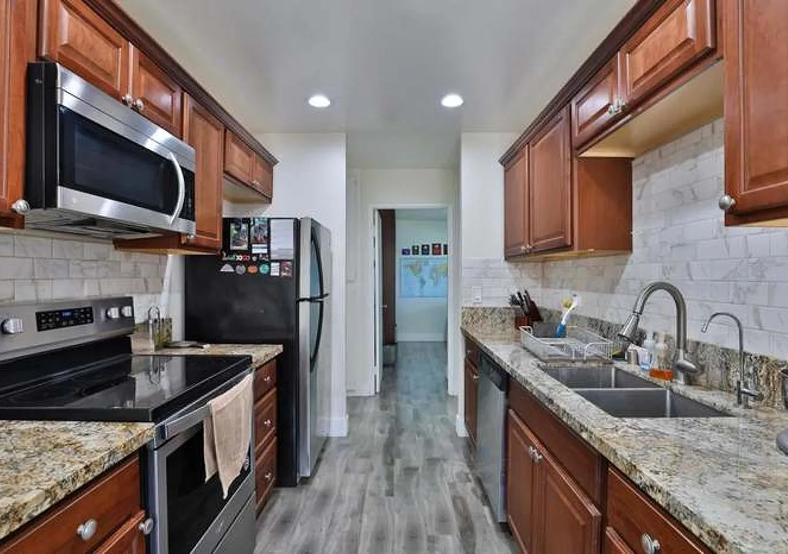 Sunny & Spacious 3BR Condo Minutes from the Beach — Photo 3