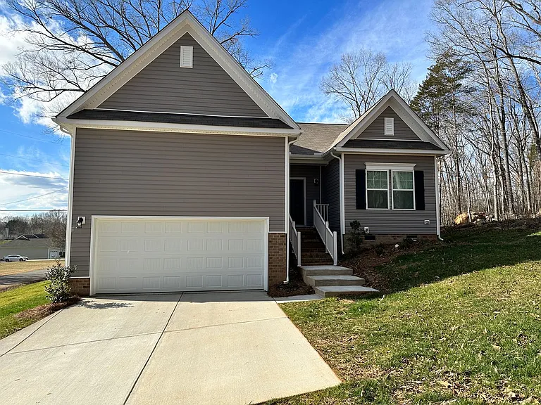 2805 Plantation Way — Photo 1