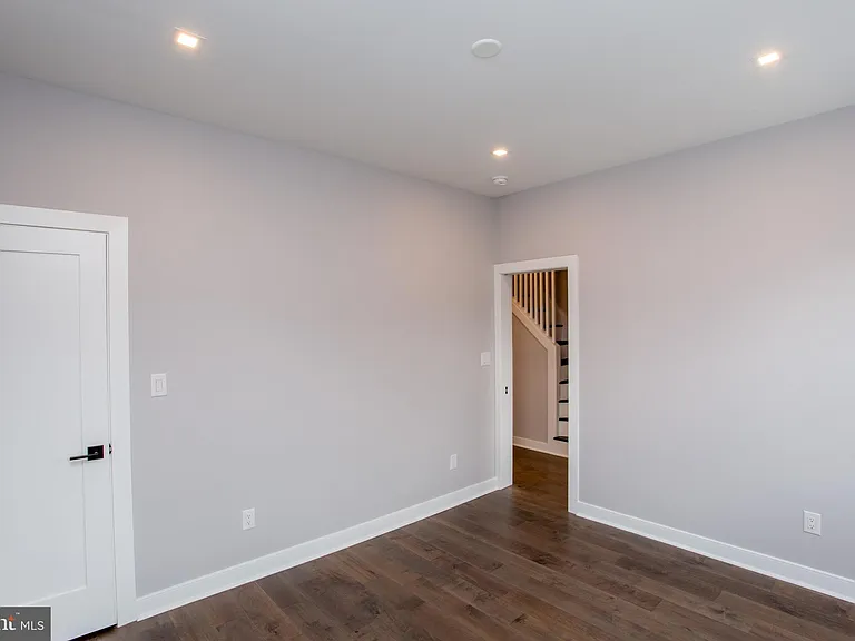 327 Wood St — Photo 49