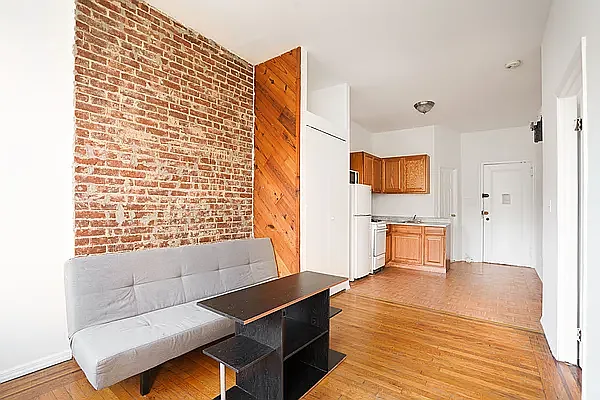 Rented by Waldstar Real Estate LLC | media 24