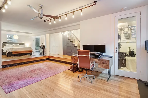 Rented by Twyford Real Estate | media 25