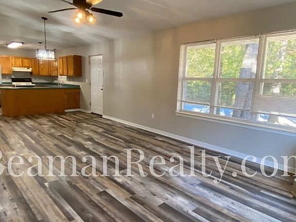 3rd image of 1207 Red Bud Ave