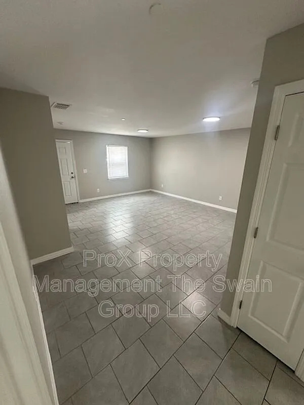 2 bed, 2.0 bath, 924 sqft, $1,450 — Photo 3