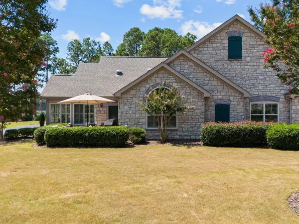 127 W Chelsea Court, Southern Pines, NC 28387
