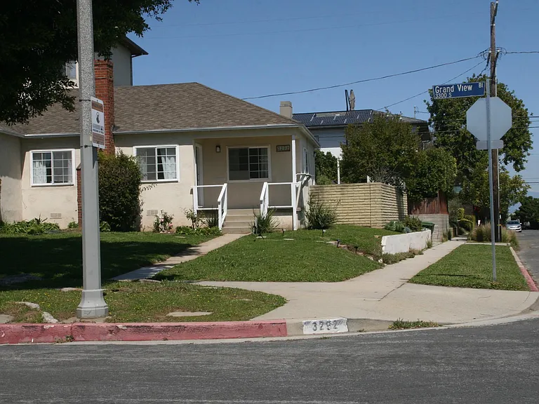 3292 Grand View Blvd — Photo 65