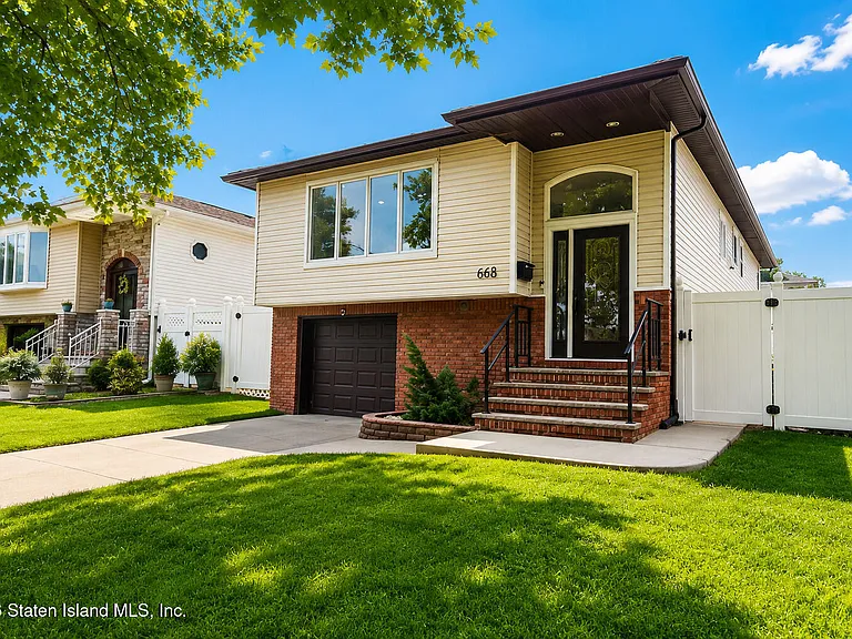 668 Sheldon Ave — Photo 2