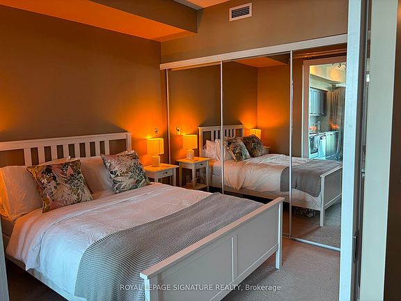 3rd image of 209 Fort York Blvd #868