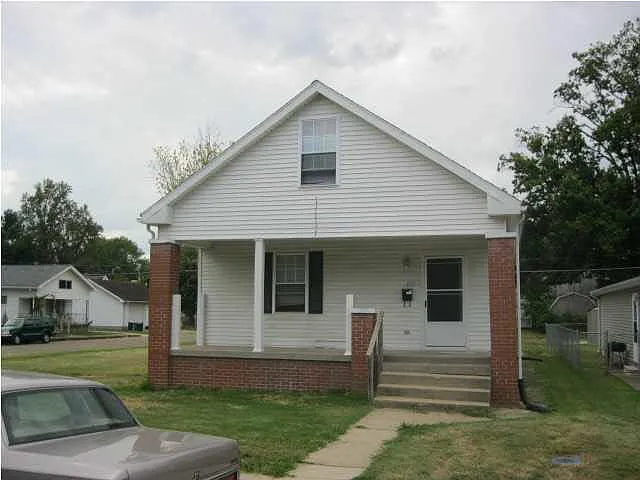 1137 Henning Ave photo 1
