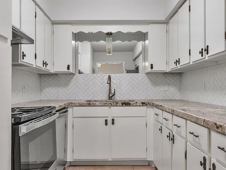 100 Royal Way Dr #14C — Photo 8