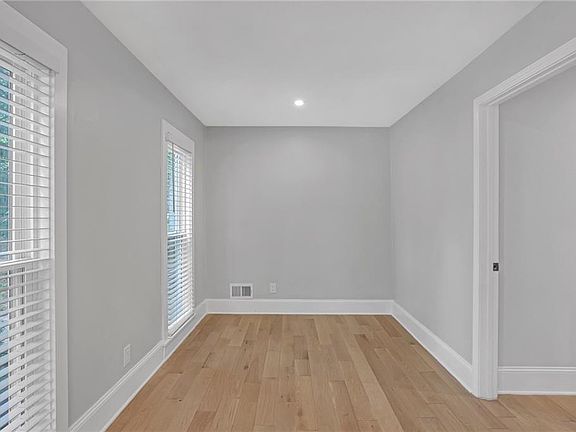 4th image of 2707 Cosmos Dr NE