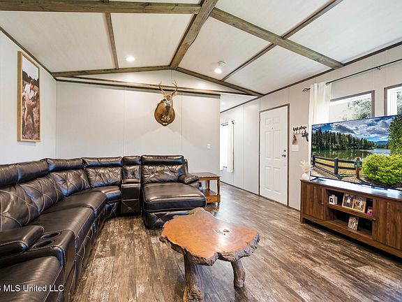 4th image of 1063 Lilinoe Way