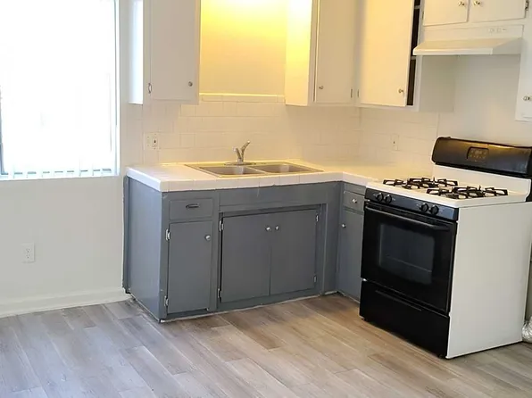 1015 L St APT A, Bakersfield, CA 93304