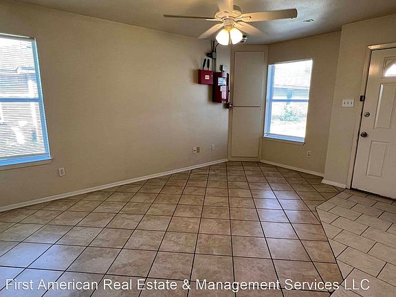 3rd image of 121 Cambridge Dr APT 4