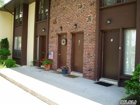 1st image of 8 Willow Ct