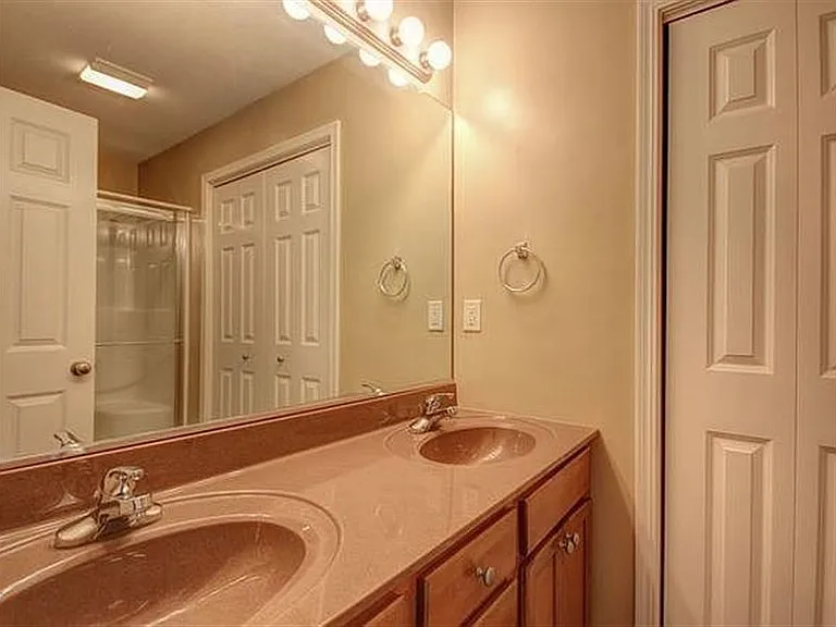 2118 Harbortown Cir #2118 — Photo 11