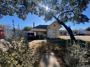 423 W Main St, Uvalde, TX 78801