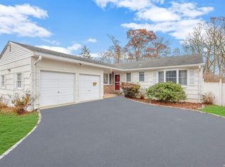 1245 Saxon Ave, Bay Shore, NY 11706
