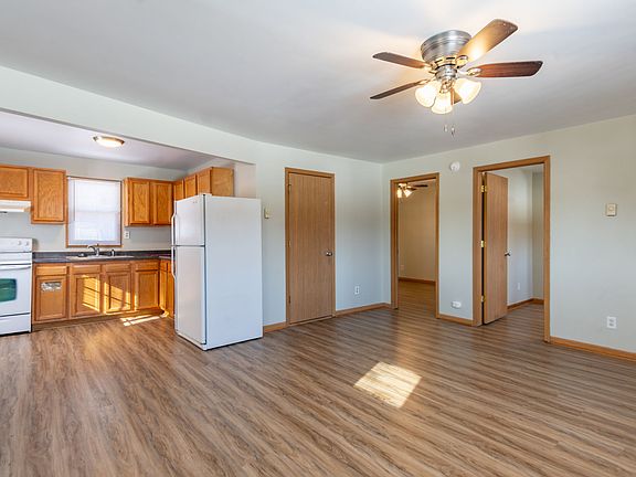 4th image of 315 W Railroad St #4