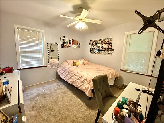 5th image of 45 Edgewater Dr