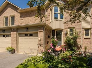 5411 Lakeshore Rd #9, Burlington, ON L7L 1E1