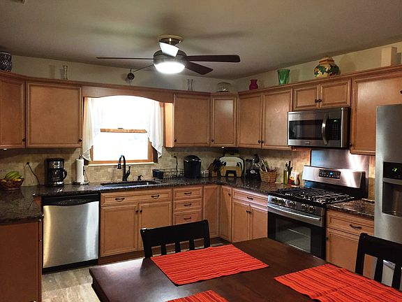 Maple cabinets,granite tops