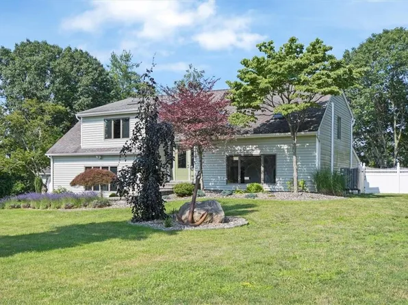 39 Manchester Road, Carmel, NY 10512