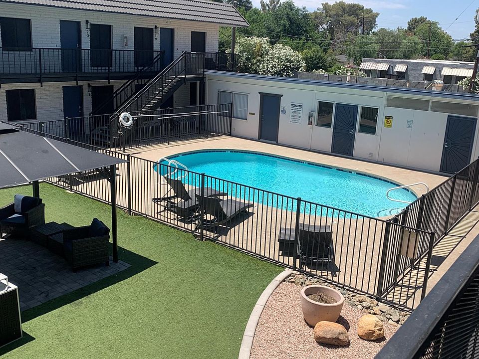 1st image of 1014 S Farmer Ave #13