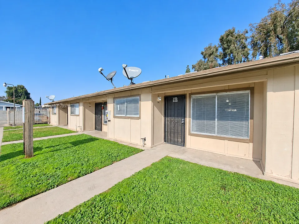 3449 N. Marks Avenue