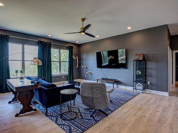 4th image of 18 Four Mile Hill Rd