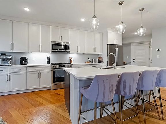 4th image of 150 Hancock St #102