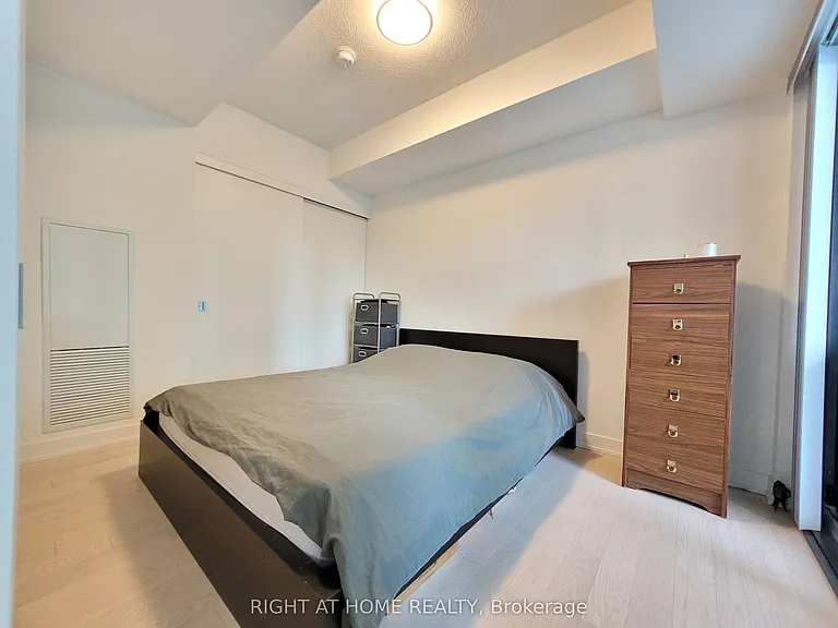 25 Richmond St E #912 — Photo 8