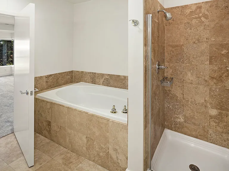 80 E Roanoke St #19 — Photo 22
