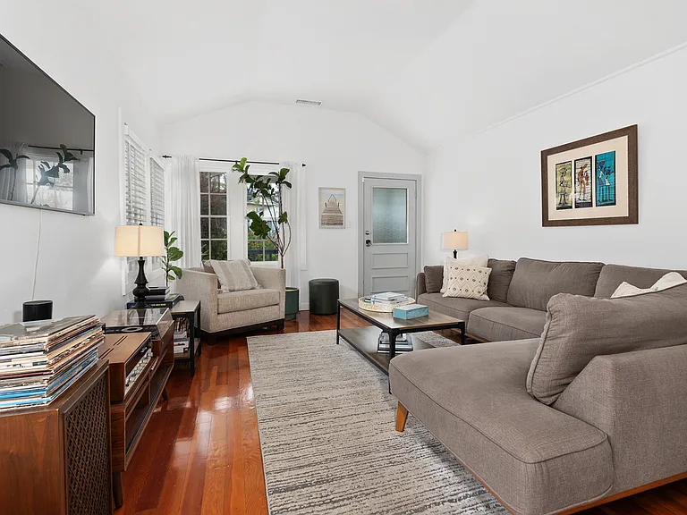 215 N Rios Ave — Photo 3