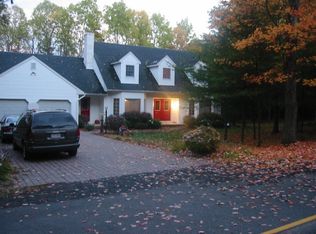 2626 Highview Dr, Brodheadsville, PA 18322