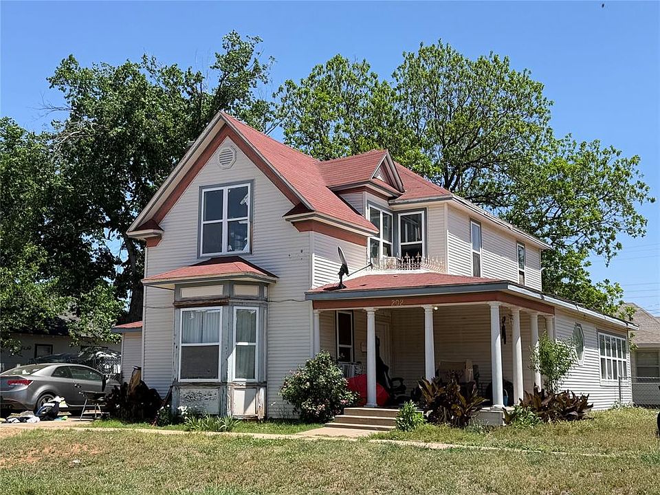1st image of 202 N Randlett St