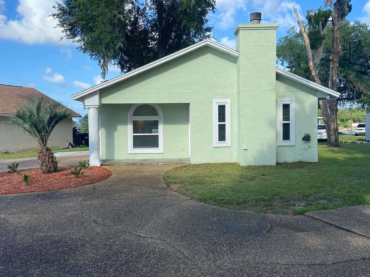 Building Photo - 4713 E 6th St #4715
